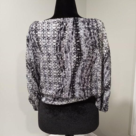 ALBERTO MAKALI BLACK/WHITE BOAT NECK EMBELLISHED BATWING WOMEN TOP SIZE M - Picture 6 of 11